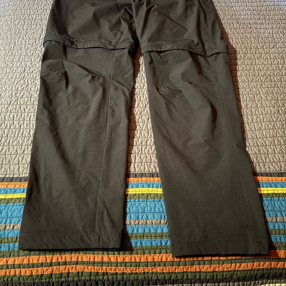 The North Face convertible hiking pants. Seldom worn EUC!